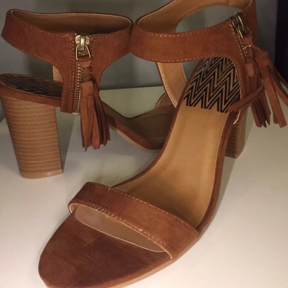 Qupid brown heels